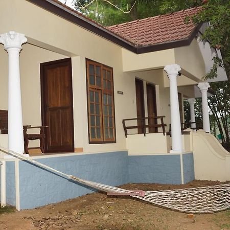 Soma Birds Lagoon Hotel Kotamangalam Exterior photo