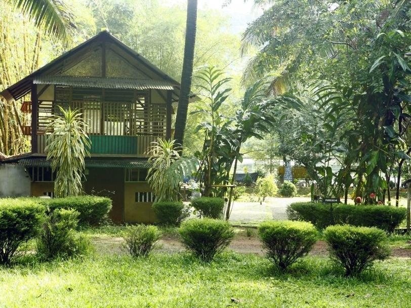 Soma Birds Lagoon Hotel Kotamangalam Exterior photo