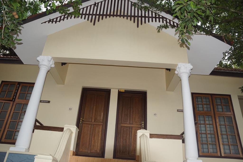 Soma Birds Lagoon Hotel Kotamangalam Exterior photo