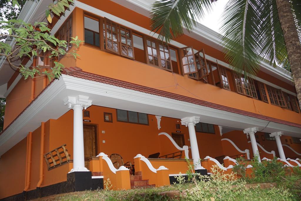 Soma Birds Lagoon Hotel Kotamangalam Exterior photo