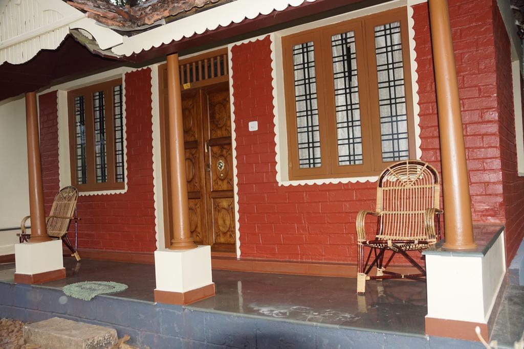 Soma Birds Lagoon Hotel Kotamangalam Exterior photo